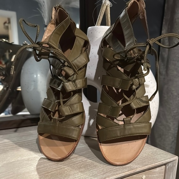 Franco Sarto Green Sandals for Chic Comfort - Picture 2 of 7